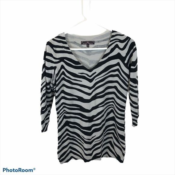 Almost Famous Zebra Print Lightweight‎ Pull Over L - Picture 9 of 9